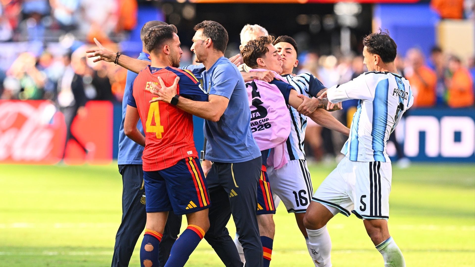Agresión de Leandro Paredes a Gavi tras perder Argentina la final del Mundial Agresión de Leandro Paredes a Gavi tras perder Argentina la final del Mundial
