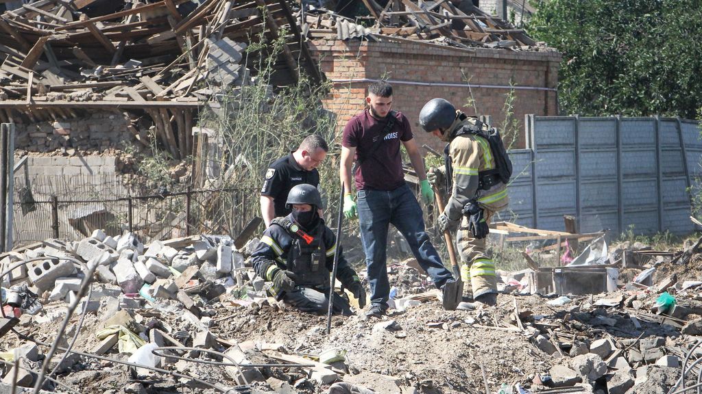 Al menos 15 muertos y más de cien heridos en un ataque ruso sobre un centro comercial en Krivói Rog