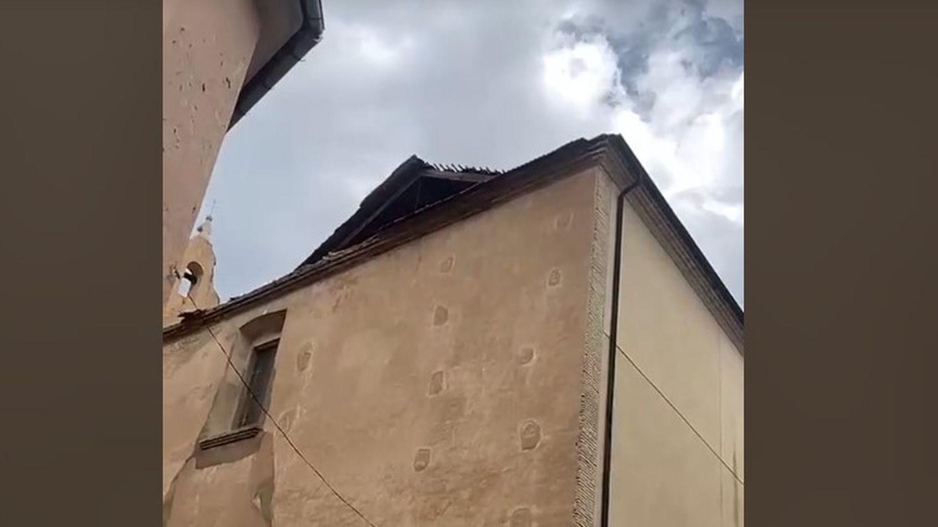 La tormenta provoca el desplome del techo de la iglesia de Santa Catalina, Alzira