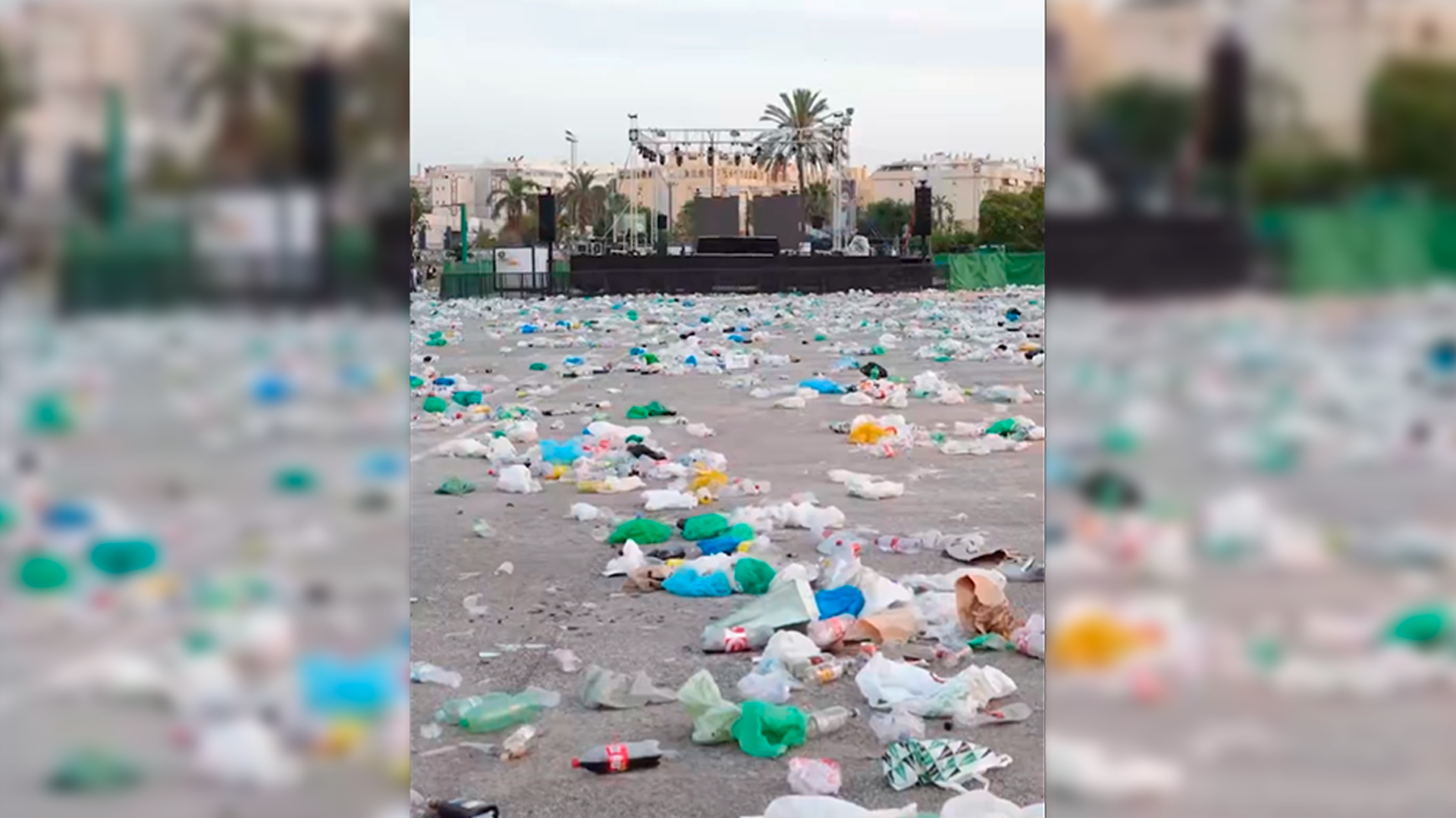 La alfombra de basura con la que amanece el Real de la Feria de Málaga tras la fiesta: bolsas, botellas vacías y vasos de plástico La alfombra de basura con la que amanece el Real de la Feria de Málaga tras la fiesta: bolsas, botellas vacías y vasos de plástico
