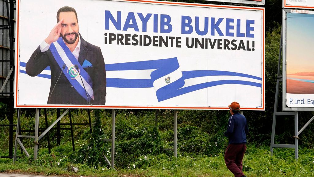 La vallas publicitarias con la imagen del presidente salvadoreño Nayib Bukele que han desatado una bronca política en Asturias