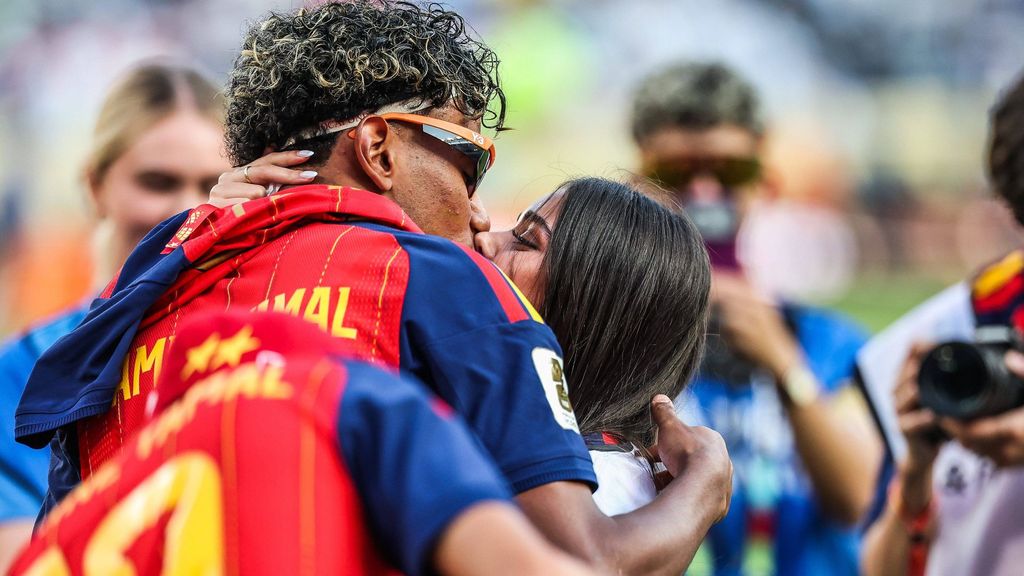Lamine Yamal e Inés García: Las primera imágenes saliendo de la casa en la que viven juntos