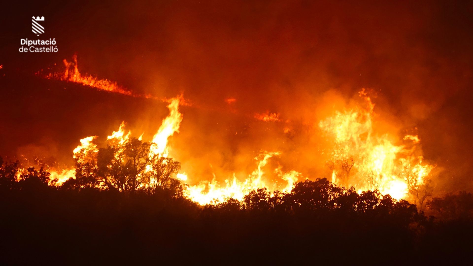 Ordenan evacuar el municipio de Gátova ante el avance del incendio de Segorbe, Castellón Ordenan evacuar el municipio de Gátova ante el avance del incendio de Segorbe, Castellón