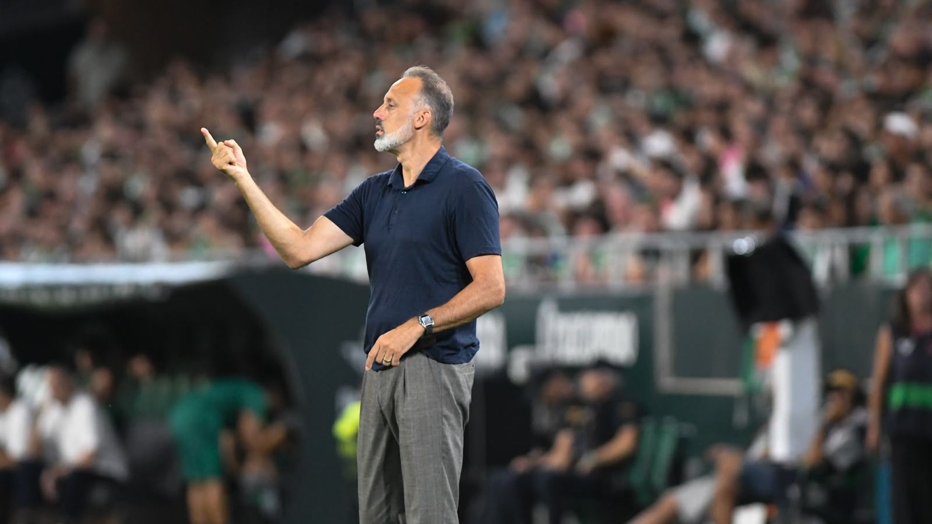 Pellegrino Matarazzo da indicaciones durante el Betis-Real Sociedad Pellegrino Matarazzo da indicaciones durante el Betis-Real Sociedad