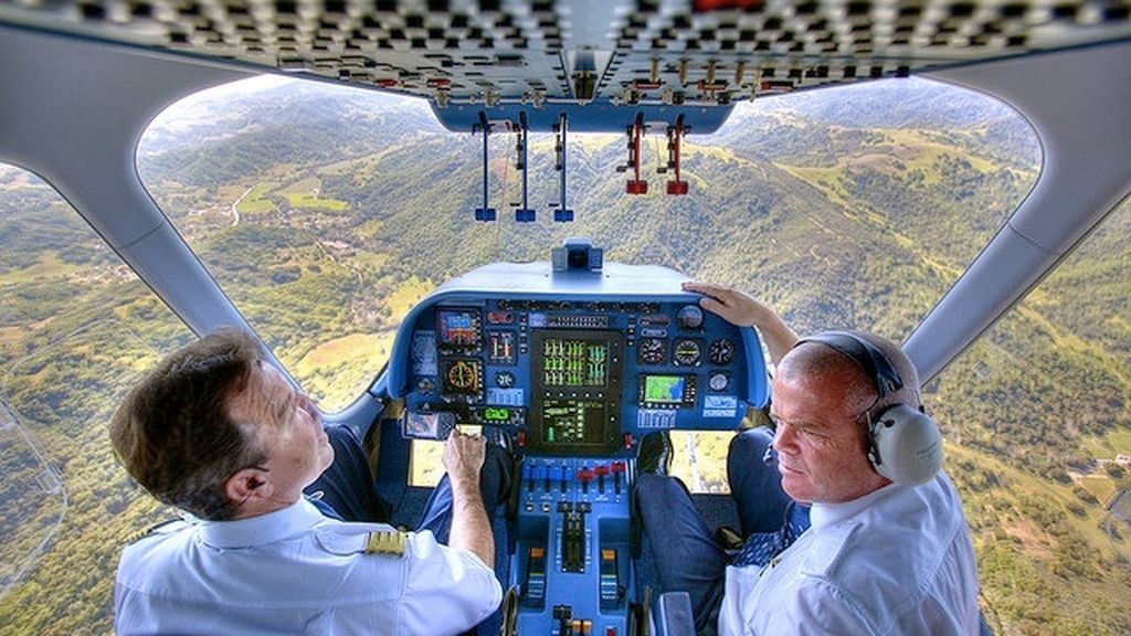 Pilotos y auxiliares de vuelo tienen más riesgo de muerte por cáncer relacionado con radiación que otros profesionales
