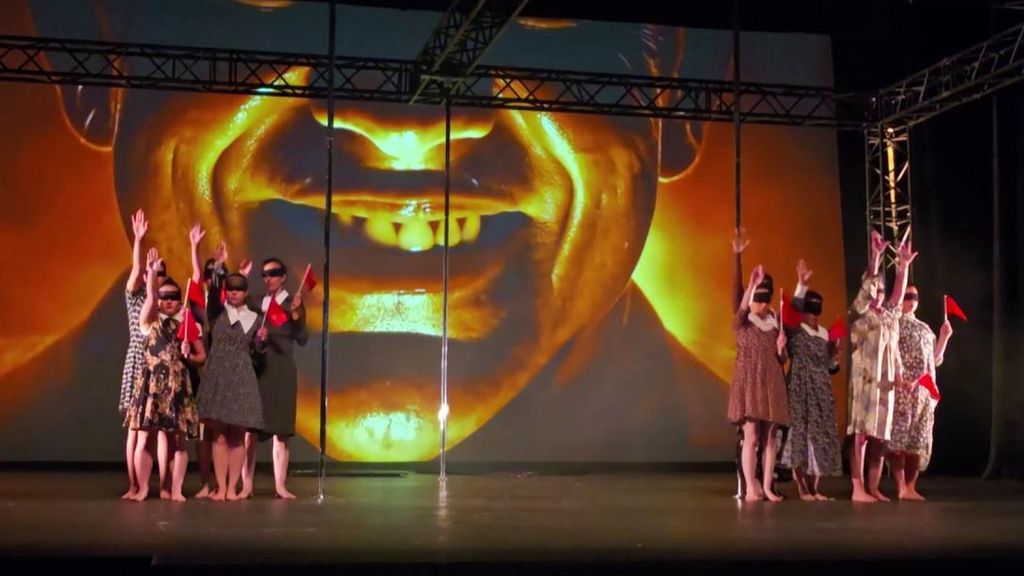 Un grupo catalán de 'Pole Dance', descalificado de una competición por "el uso de simbología nazi": "Si no duele, para mí no es arte"