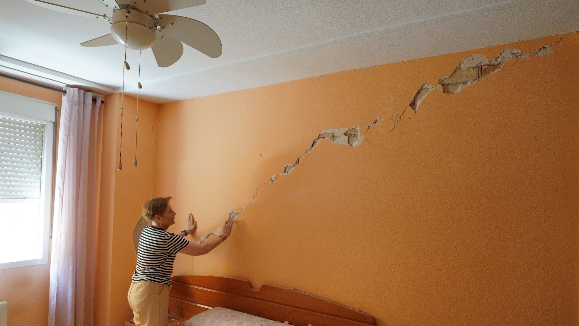 Destrozos en una vivienda tras los terremotos en Granada Destrozos en una vivienda tras los terremotos en Granada