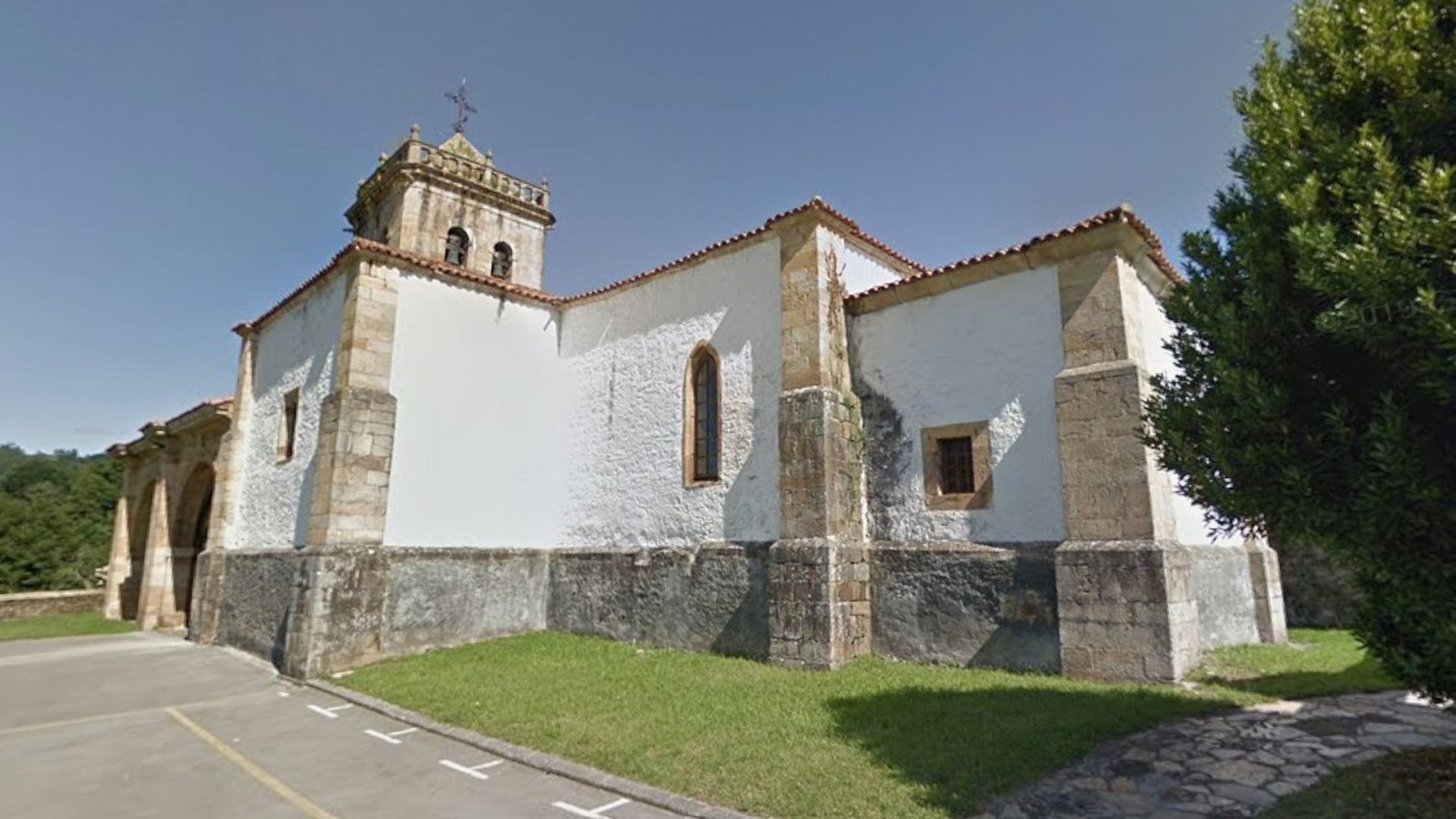 Iglesia de San Lorenzo, en Llerana (Saro) Iglesia de San Lorenzo, en Llerana (Saro)