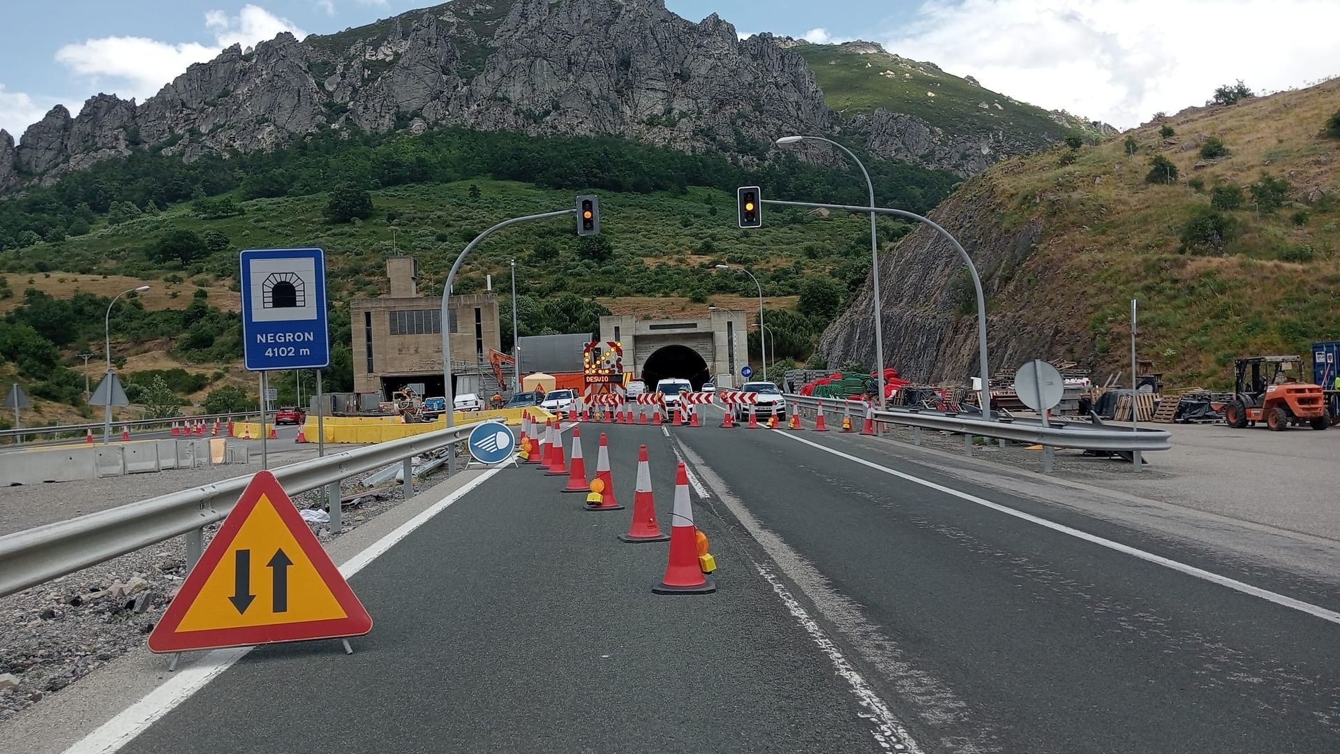 Restablecido el tráfico en la AP-66 entre León y Asturias tras desprendimientos en un túnel Restablecido el tráfico en la AP-66 entre León y Asturias tras desprendimientos en un túnel