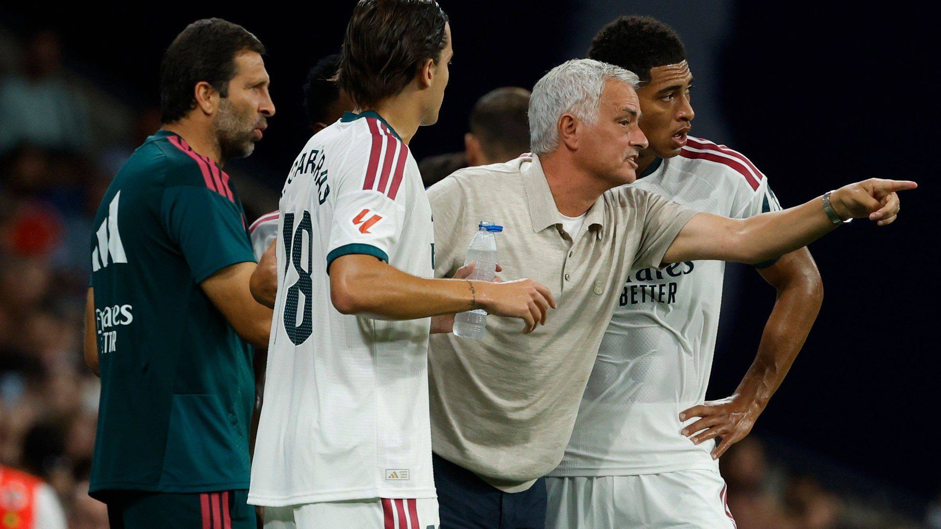 José Mourinho da instrucciones a Bellingham en el Espanyol-Real Madrid