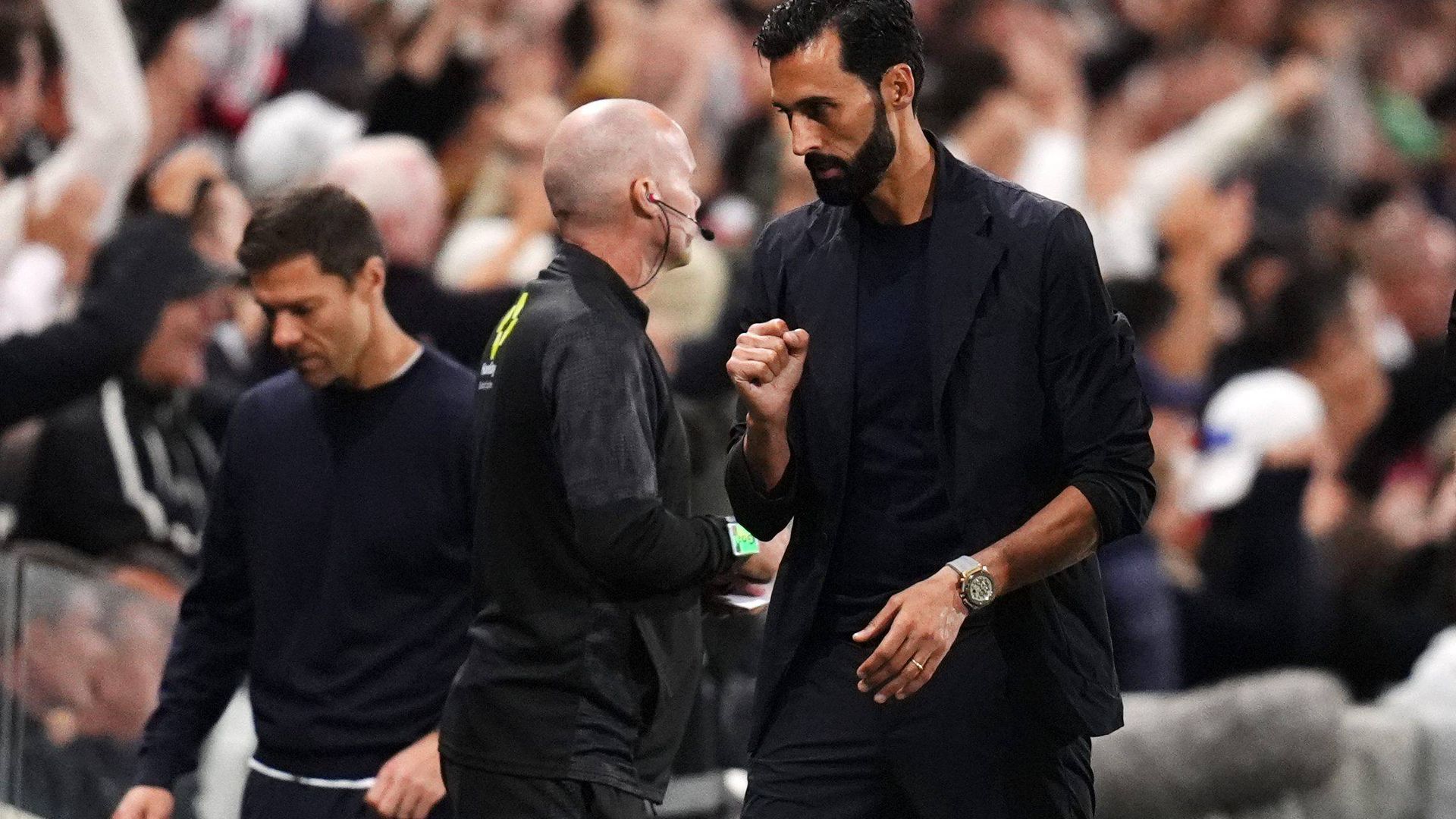 Álvaro Arbeloa y Xabi Alonso, en el Fulham-Chelsea