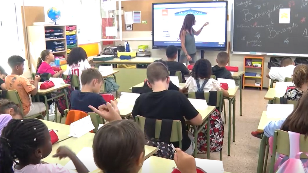 Así intentan ahorrar las familias con la llegada de la vuelta al cole: desde reutilizar los uniformes entre los niños al intercambio de material
