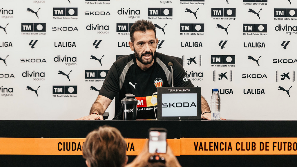 Carlos Corberán raja de los horarios y habla de las bajas ante el Betis