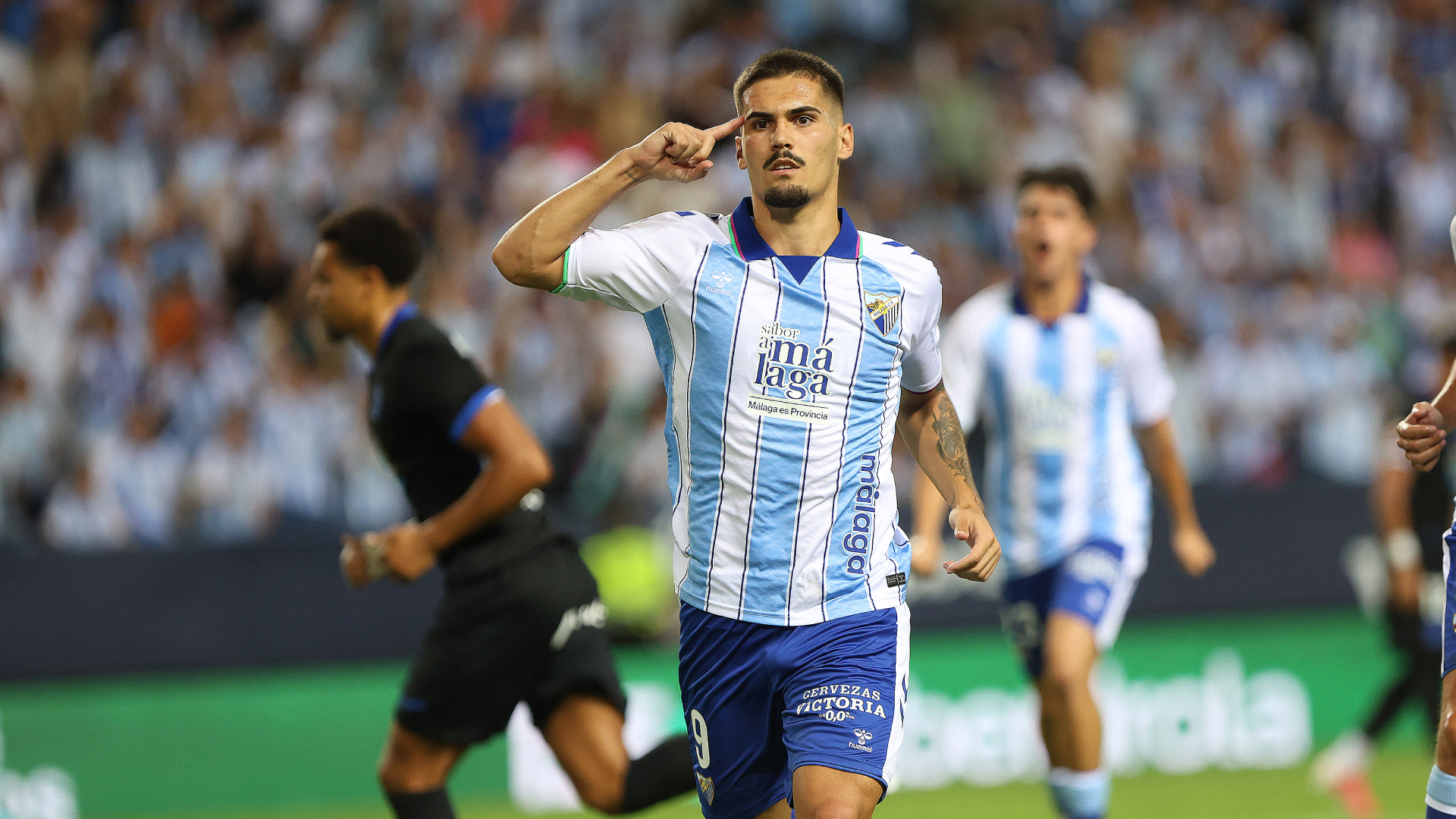 Chupete celebra su gol en el Málaga-Deportivo Chupete celebra su gol en el Málaga-Deportivo