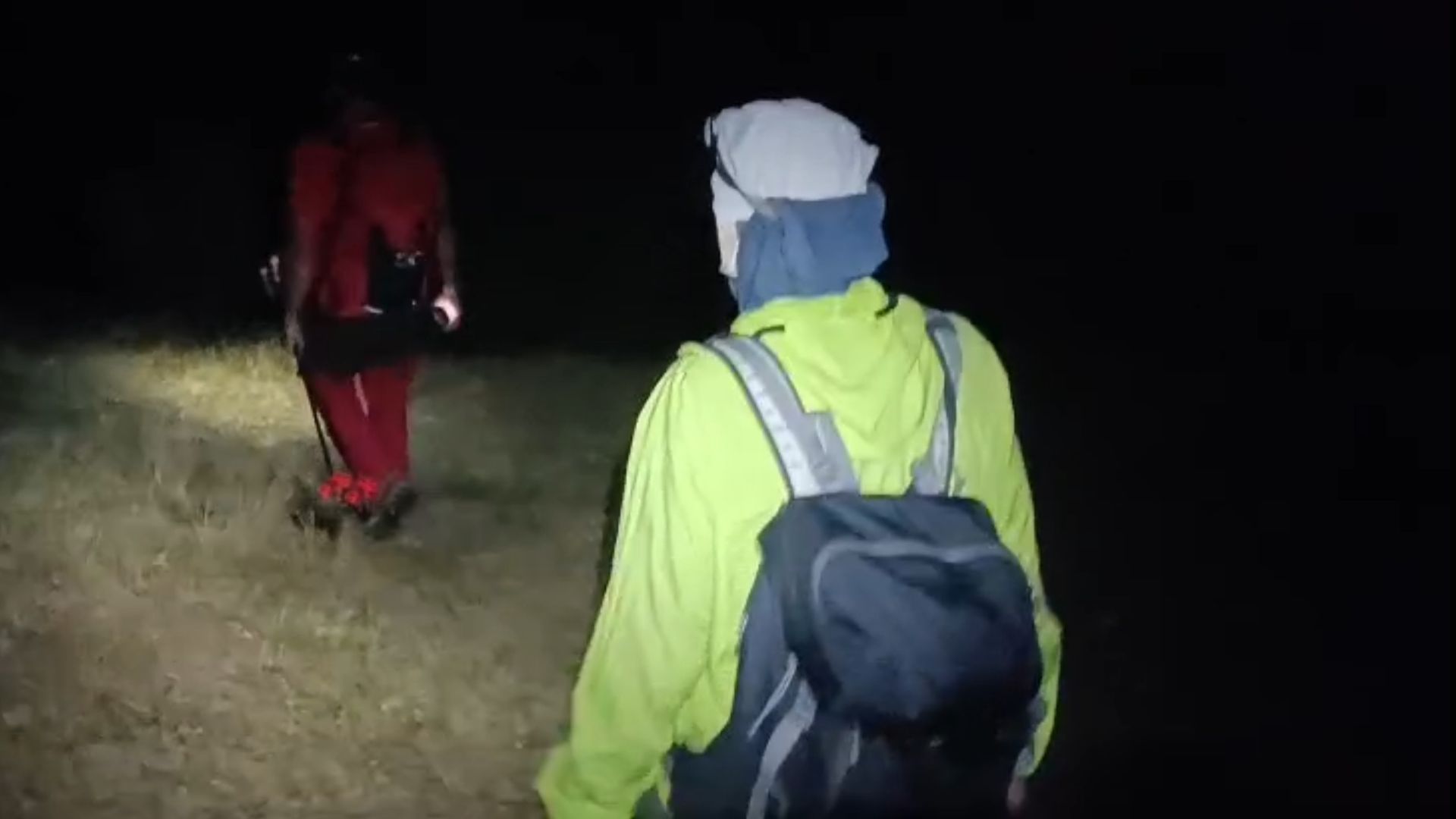 El difícil rescate de una menor de 12 años encontrada en la montaña por la noche: utilizaron un dron hasta llegar a ella El difícil rescate de una menor de 12 años encontrada en la montaña por la noche: utilizaron un dron hasta llegar a ella