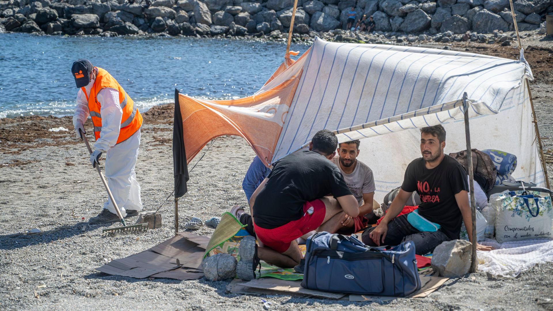 Expertos en enfermedades infecciosas piden valorar el estado clínico de migrantes de Ceuta además de vacunarles Expertos en enfermedades infecciosas piden valorar el estado clínico de migrantes de Ceuta además de vacunarles