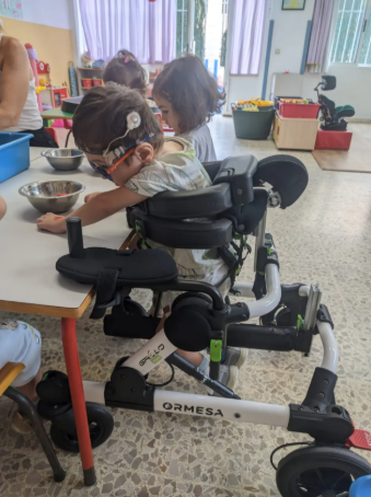 Iván asiste a un colegio ordinario