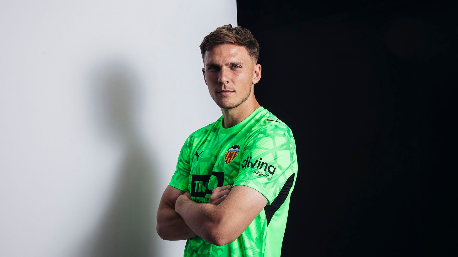 Kayne Van Oevelen ficha por el Valencia CF