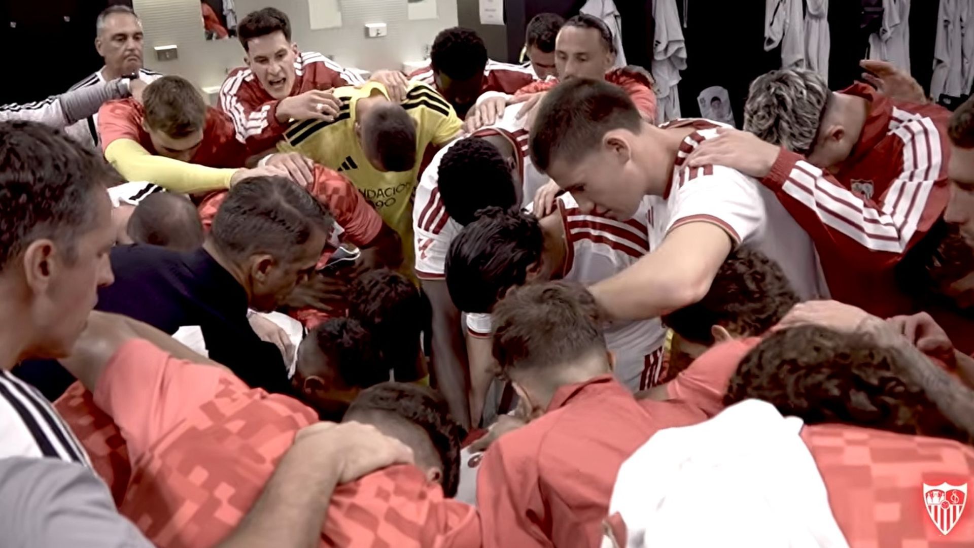 Los jugadores del Sevilla, antes del partido ante el Athletic Los jugadores del Sevilla, antes del partido ante el Athletic