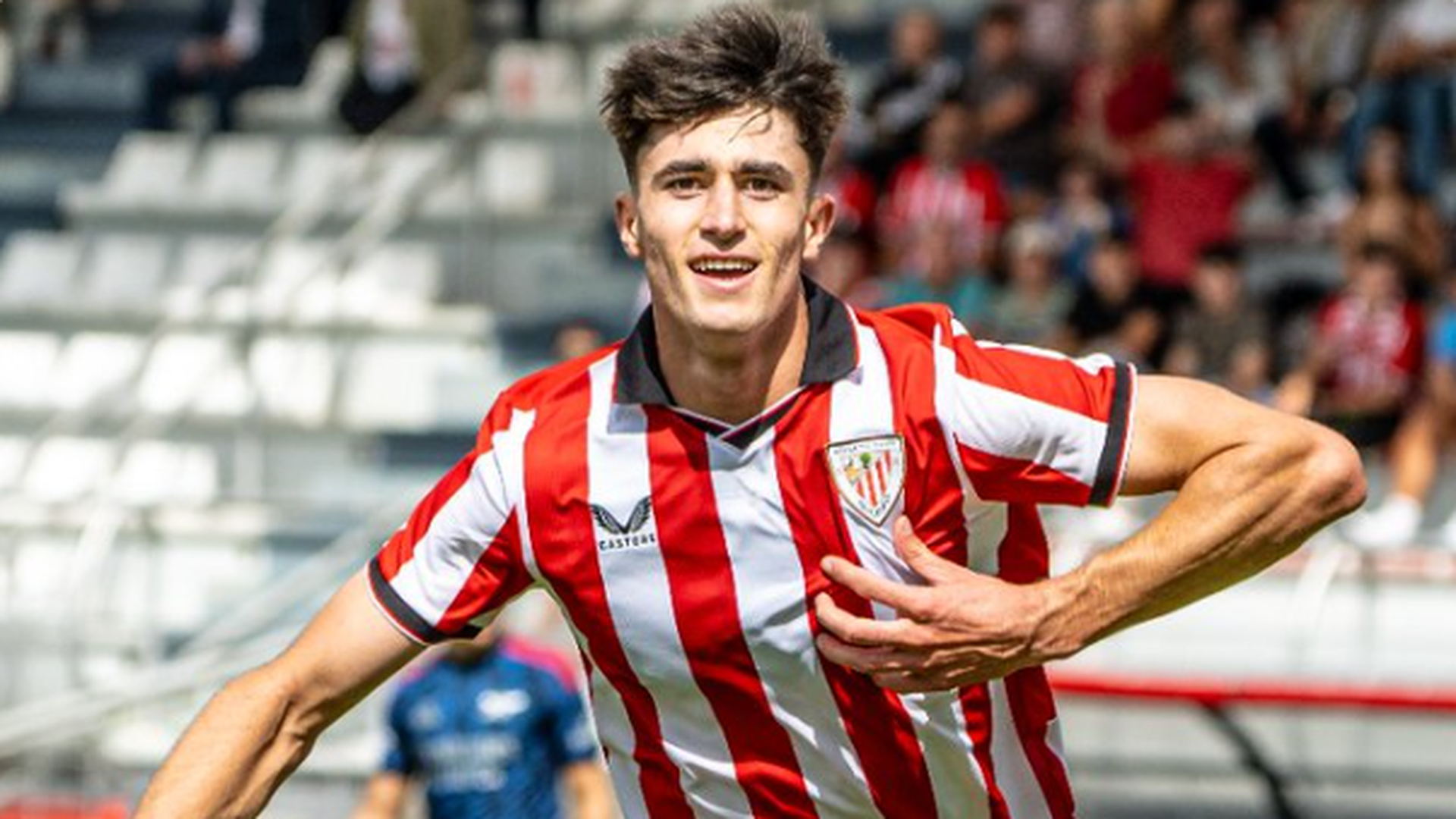 Manex Lozano, en un partido con la camista del Athletic Manex Lozano, en un partido con la camista del Athletic