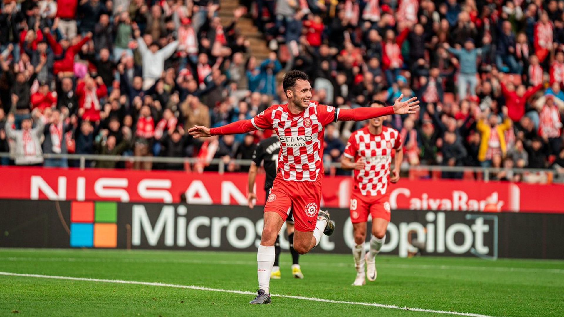 Arnau Martínez celebra un gol