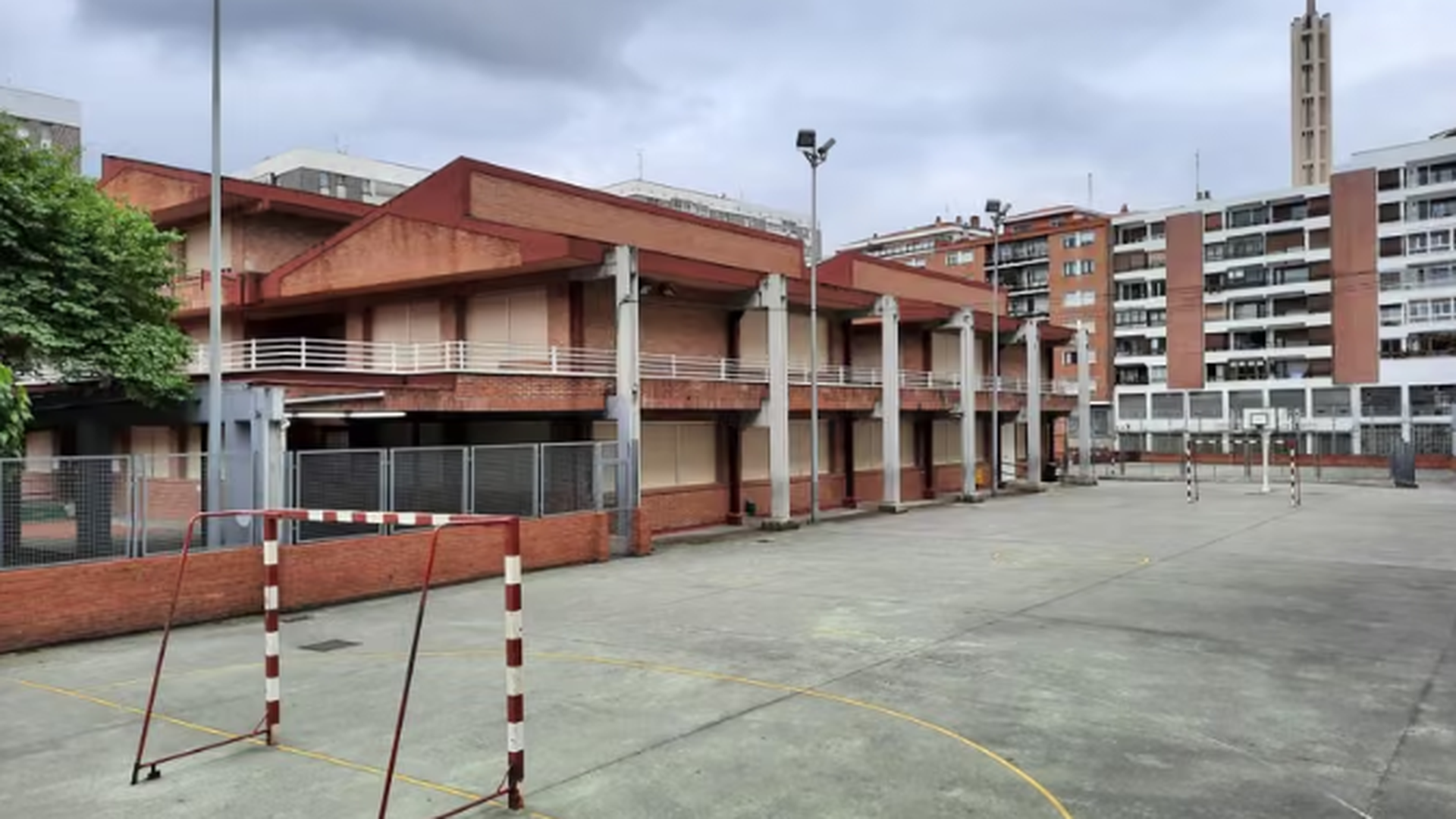Colegio público Deusto, en Bilbao. Colegio público Deusto, en Bilbao.