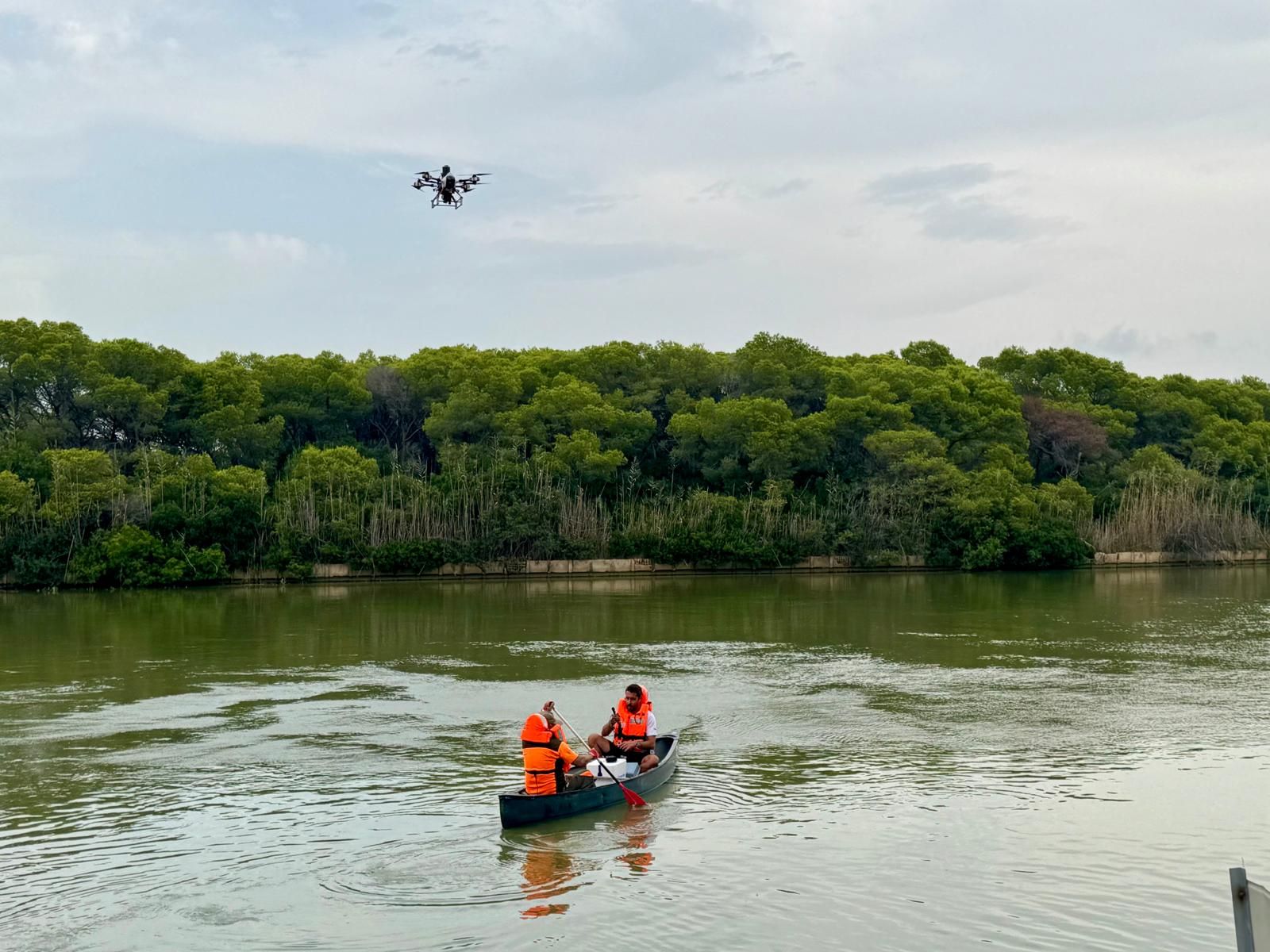 Drones e IA para "cazar" vertidos y controlar la calidad de las aguas de la costa valenciana al instante