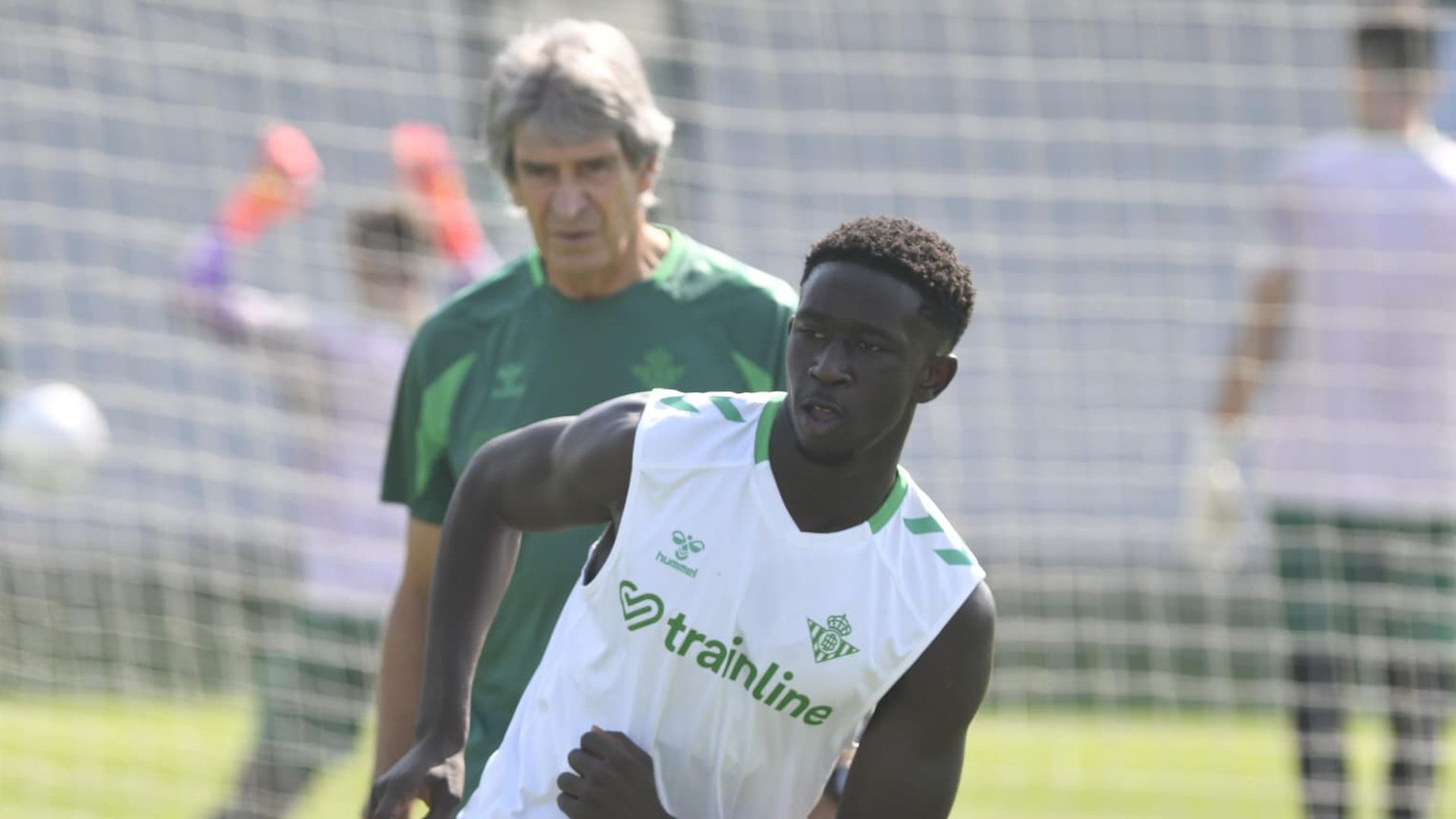 Gnangoro Bouaré y Pellegrini, en el entrenamiento del Betis de este miércoles