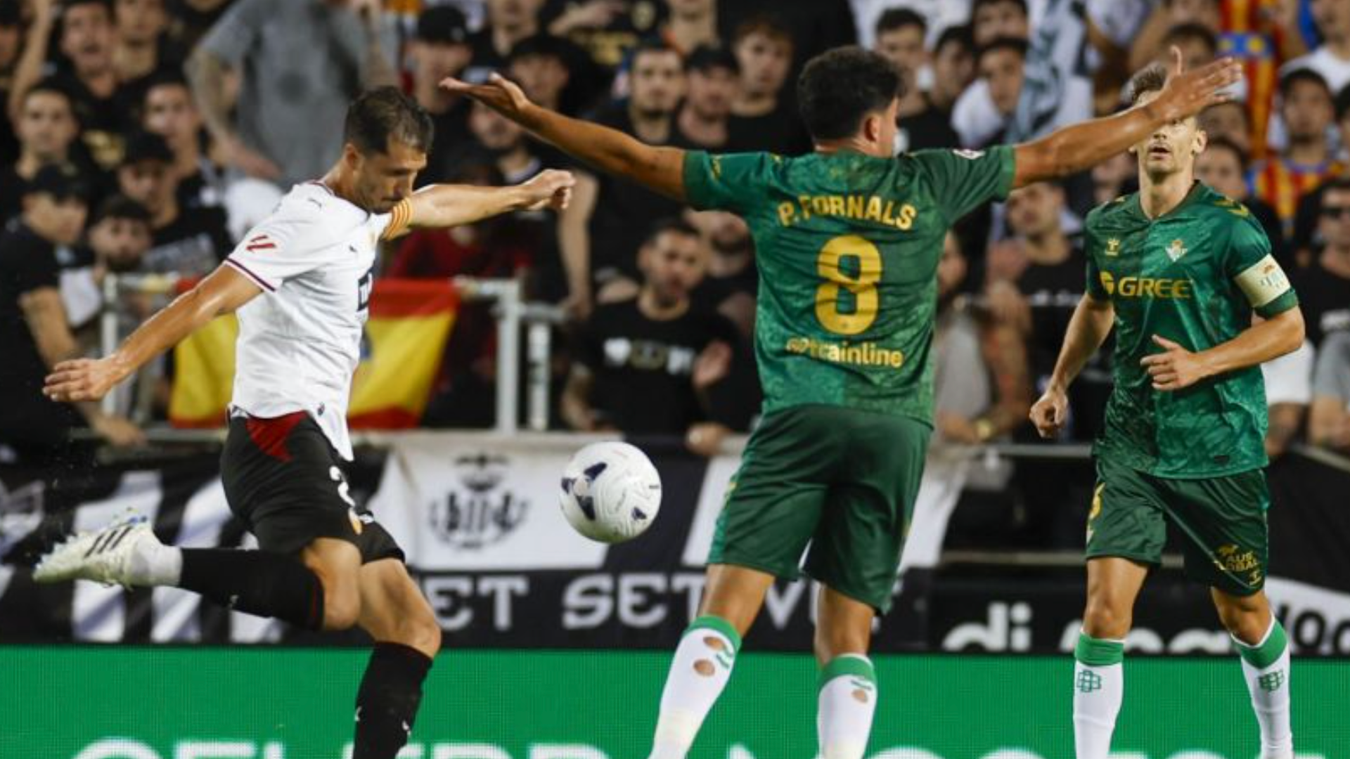 Guido Rodríguez en Mestalla ante el Betis