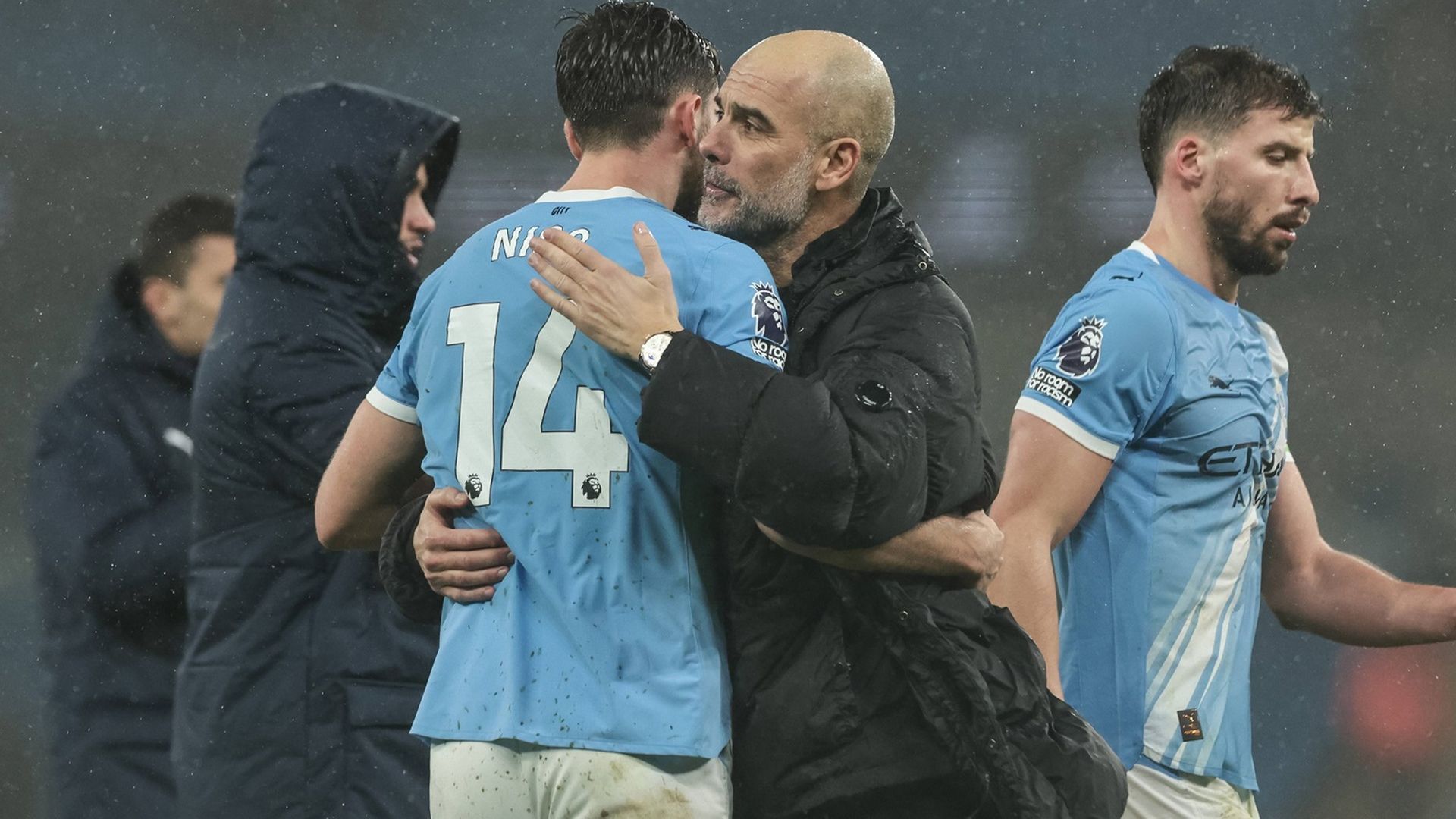 Nico González junto a Pep Guardiola en su última temporada en el Manchester City Nico González junto a Pep Guardiola en su última temporada en el Manchester City