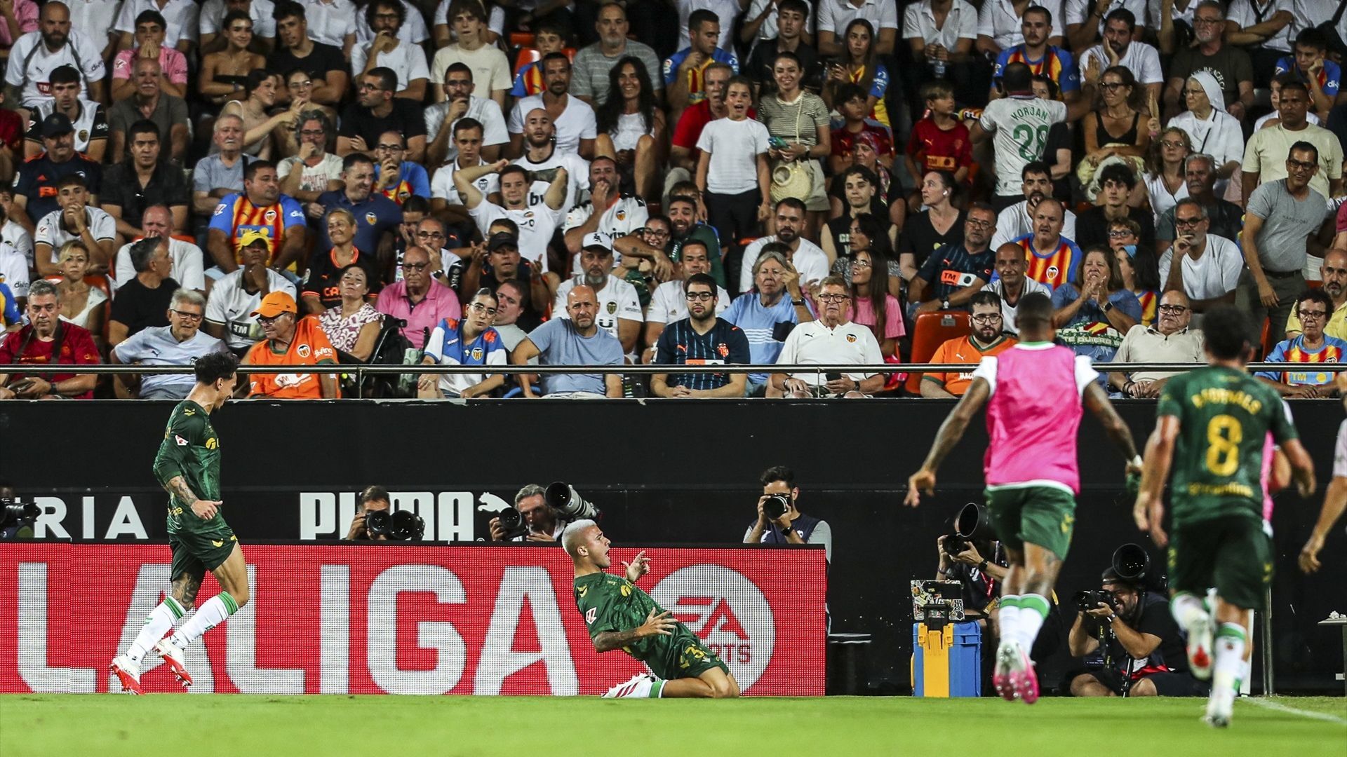 Pablo García celebra su gol al Valencia