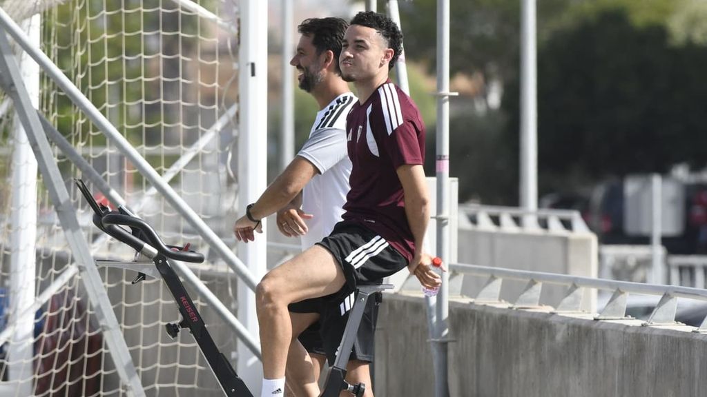 Rubén Vargas se ejercita en solitario a la espera de su salida