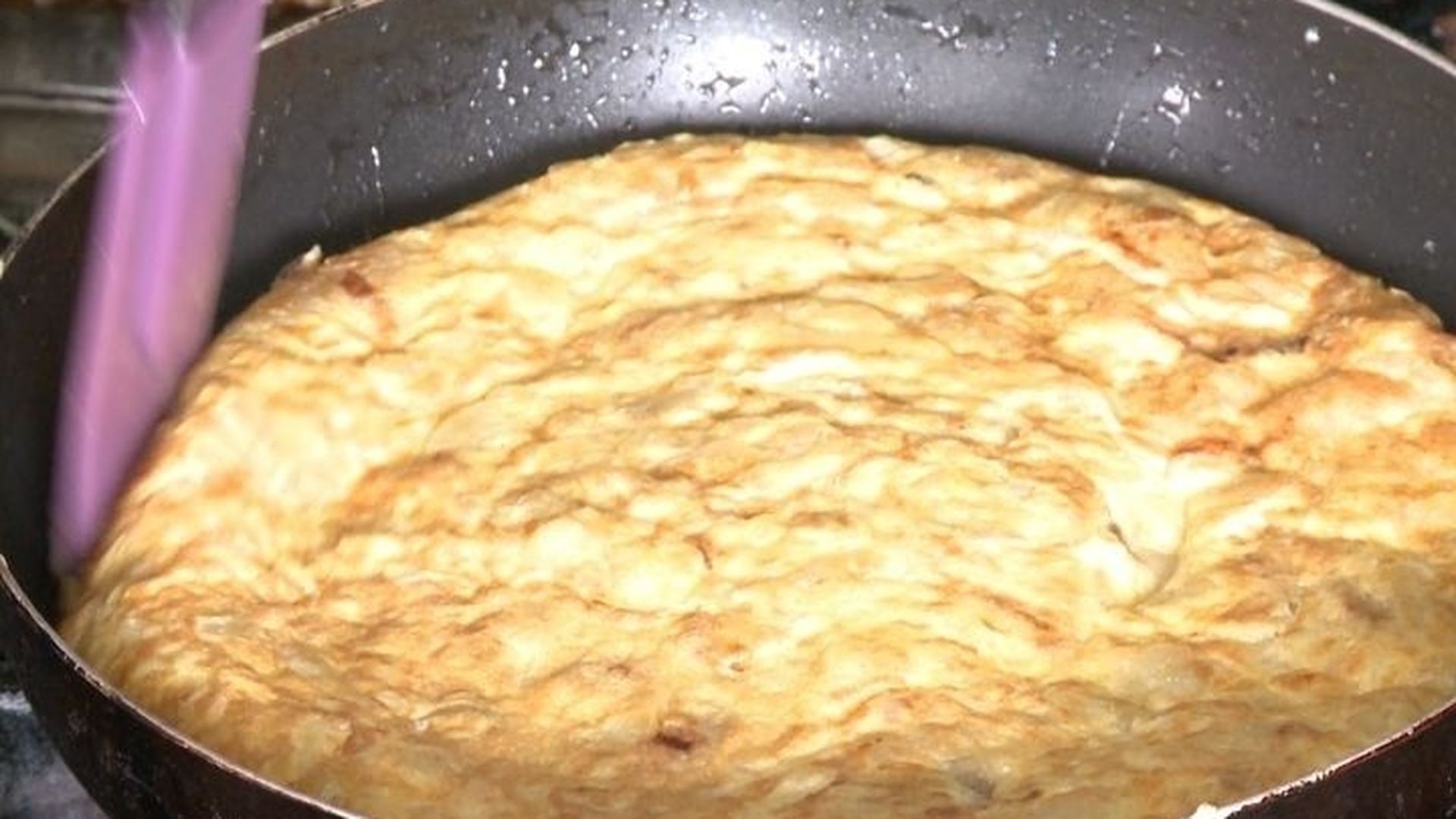 Salud interviene ante un brote de salmonelosis relacionado con consumo de tortillas en un bar de Eibar, Gipuzkoa Salud interviene ante un brote de salmonelosis relacionado con consumo de tortillas en un bar de Eibar, Gipuzkoa