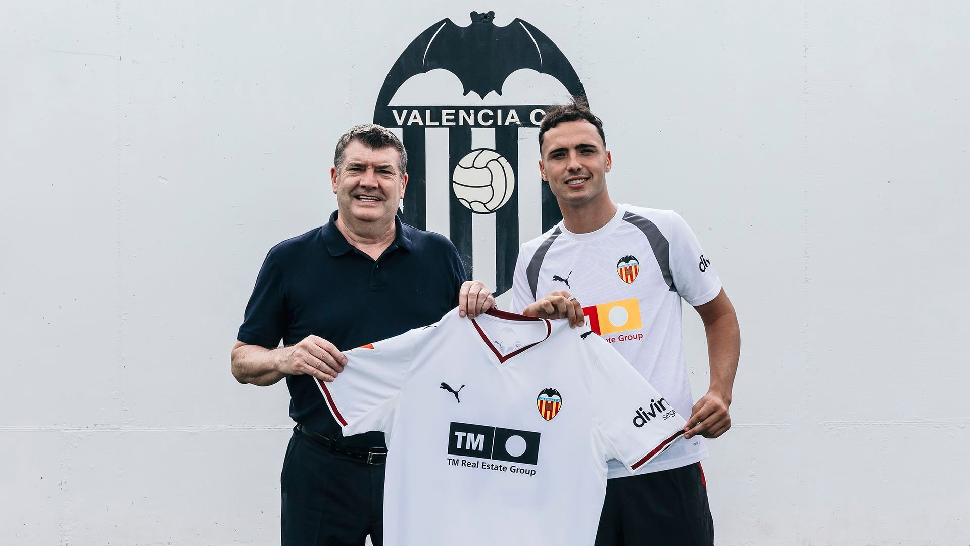 Arnau Martínez ya es jugador del Valencia CF