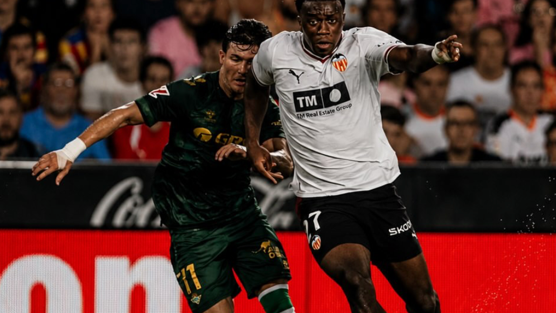 David Otorbi ante el Betis