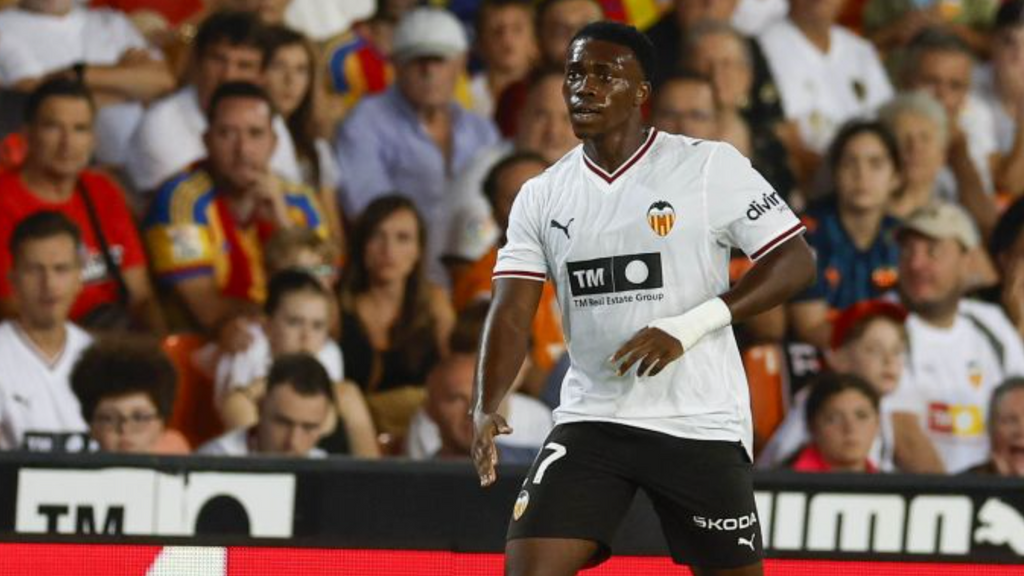 Carlos Corberán anuncia varios fichajes en ataque tras perder ante el Real Betis