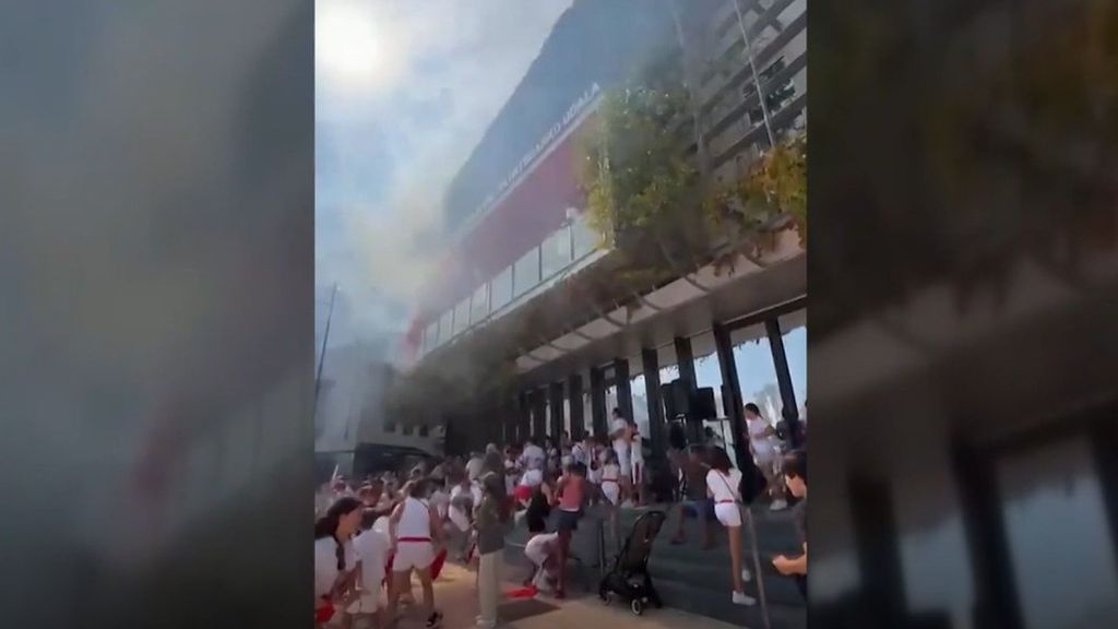 La explosión de varios cohetes que deja más de 40 heridos en las fiestas de Noáin, Navarra, se ha producido en el balcón del Ayuntamiento