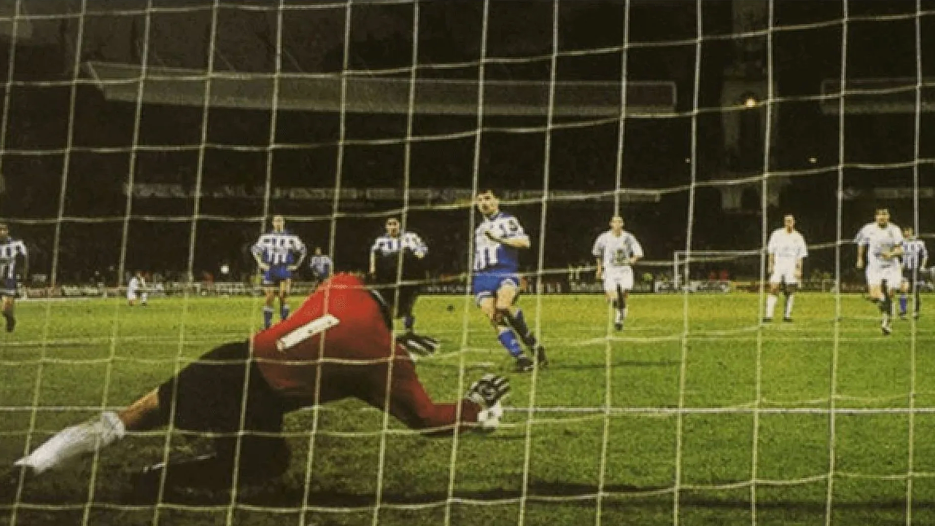 González paró el penalti a Djukic
