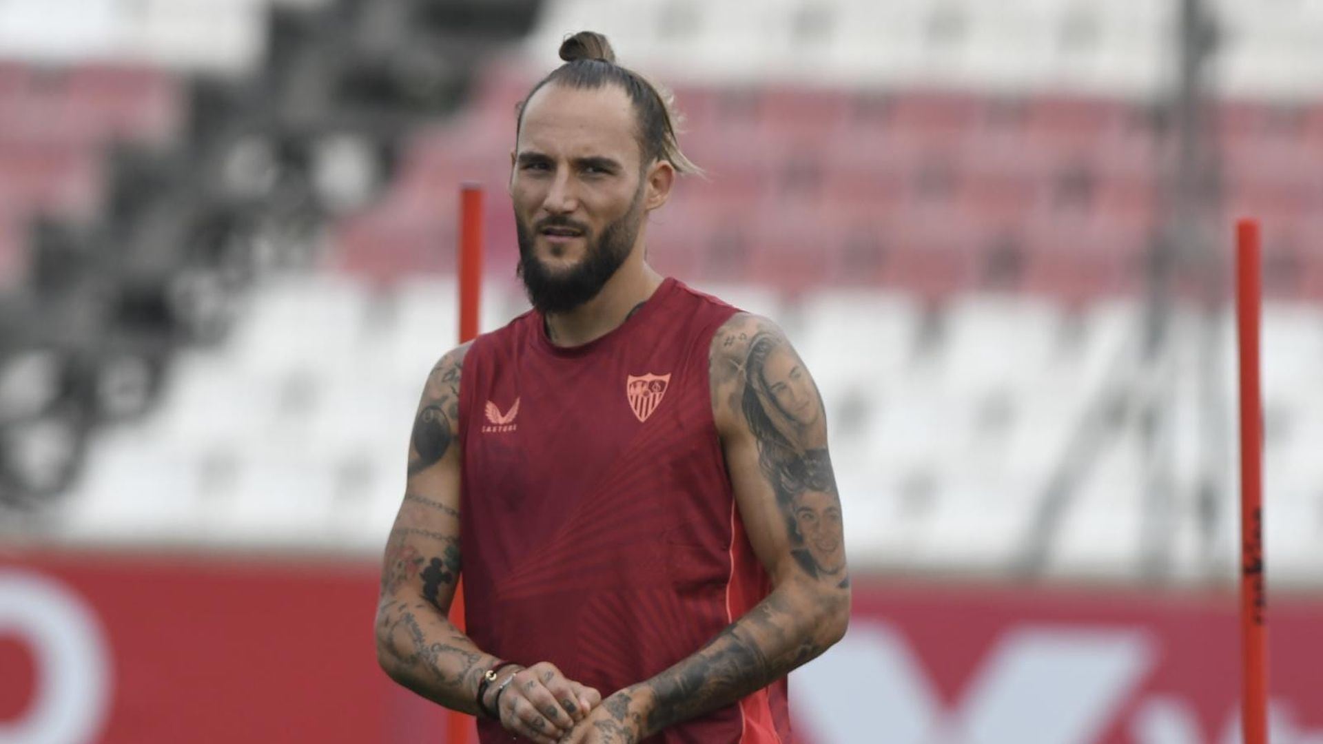 Gudelj, durante un entrenamiento con el Sevilla.