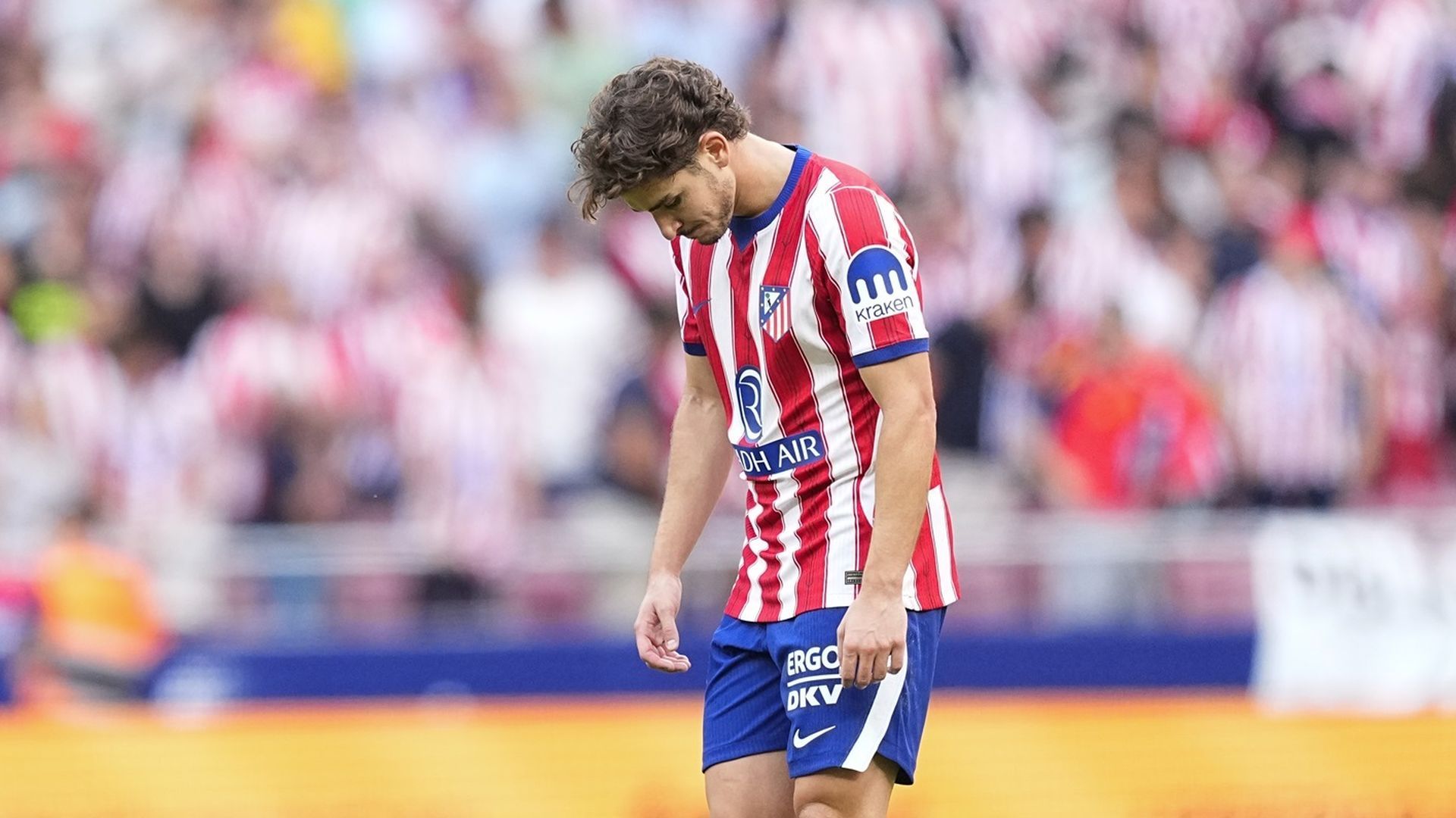 Julián Álvarez, cabizbajo, durante el Atlético de Madrid - Villarreal de la jornada 2