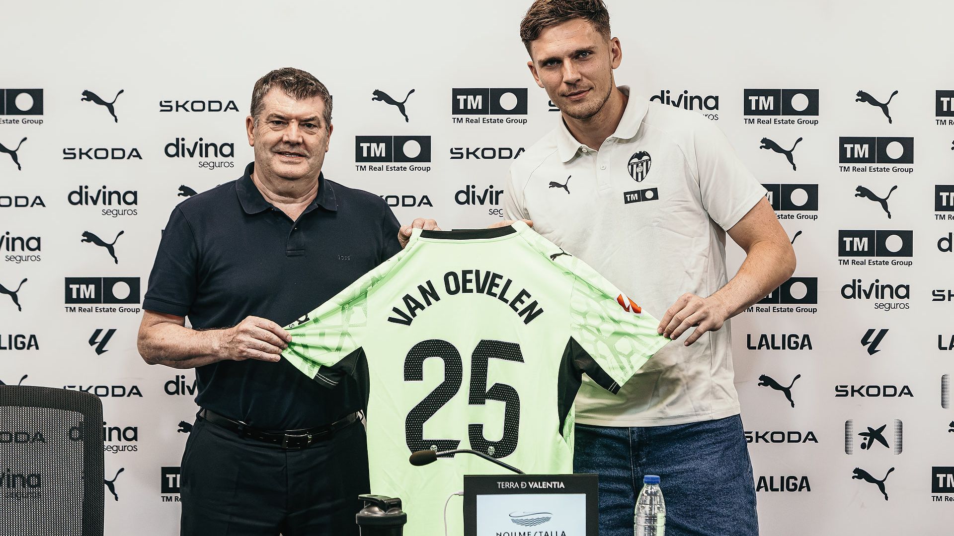 Kayne Van Oevelen ya es jugador del Valencia CF