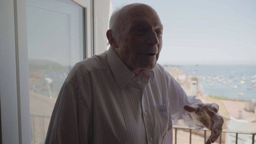 Los vecinos de Cadaqués recuerdan cómo era Salvador Dalí en las distancias cortas: “Con los de fuera cambiaba hasta la voz”