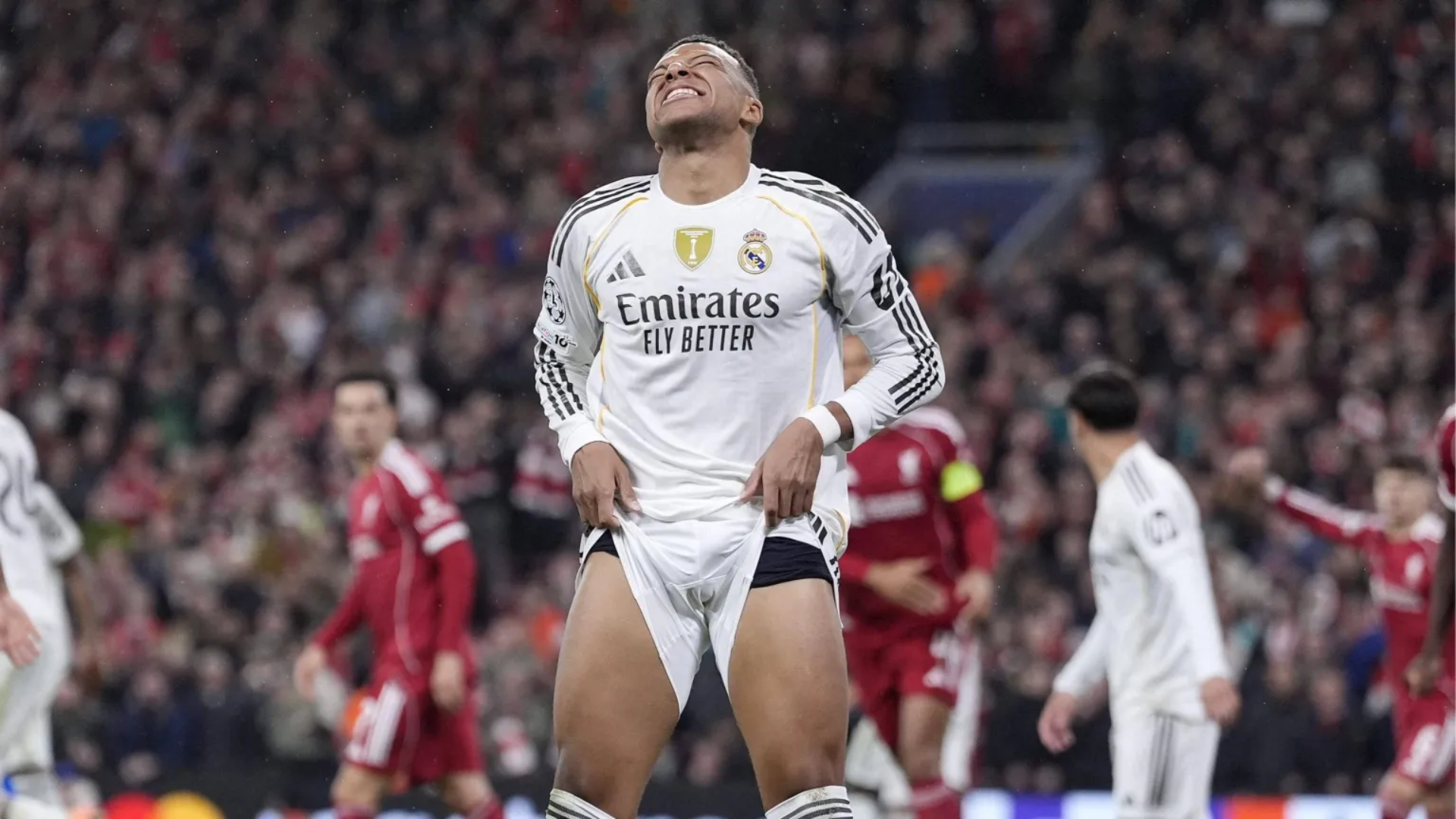 Mbappé se lamenta de una ocasión en Anfield