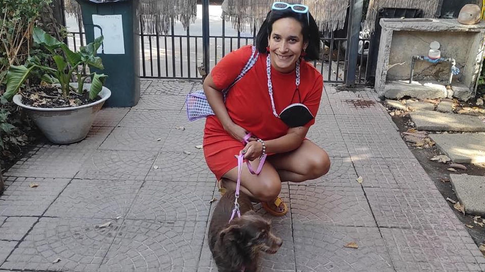 Paz Ramírez y su perrito