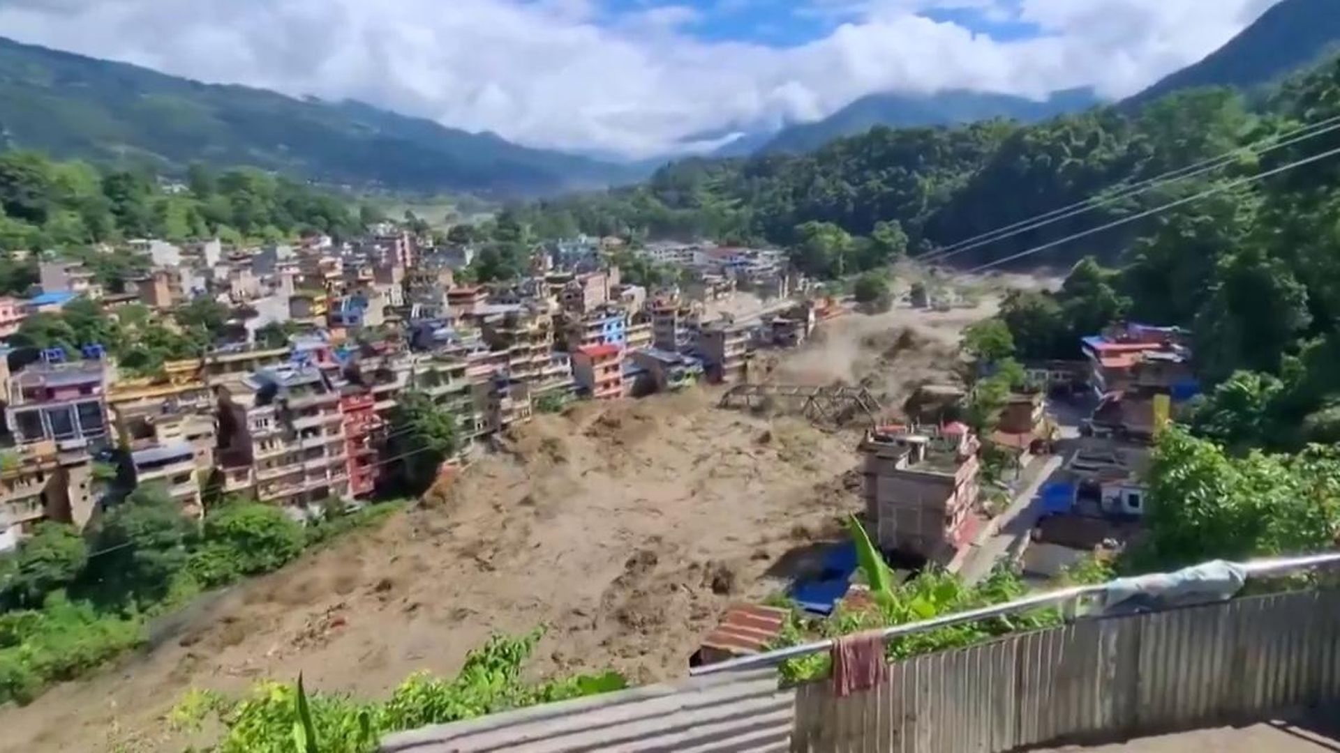 Así ha sido la brutal riada que deja cientos de muertos y desaparecidos en Nepal