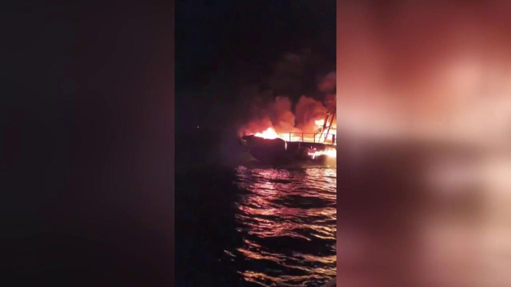 Salvamento Marítimo rescata a tres tripulantes a bordo de un pesquero en llamas en Galicia
