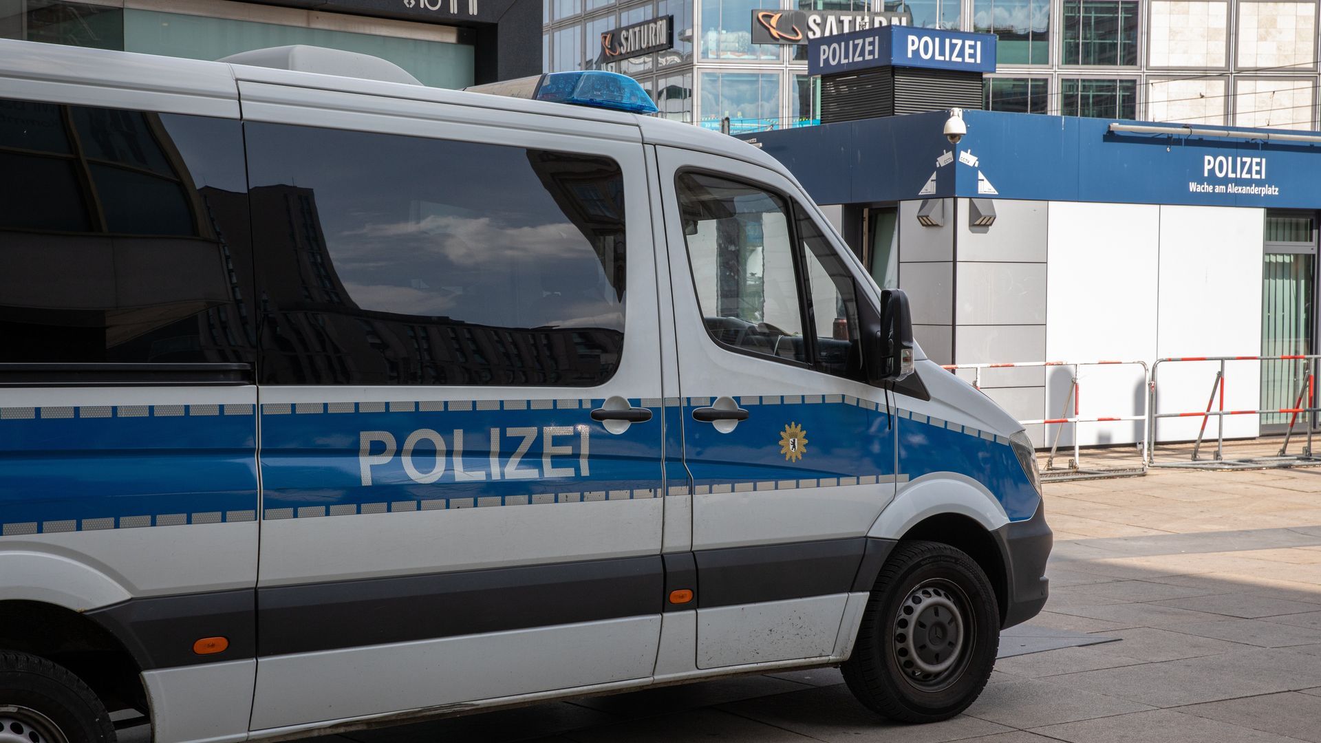 Al menos dos muertos en un ataque violento registrado en un colegio cerca de Berlín Al menos dos muertos en un ataque violento registrado en un colegio cerca de Berlín