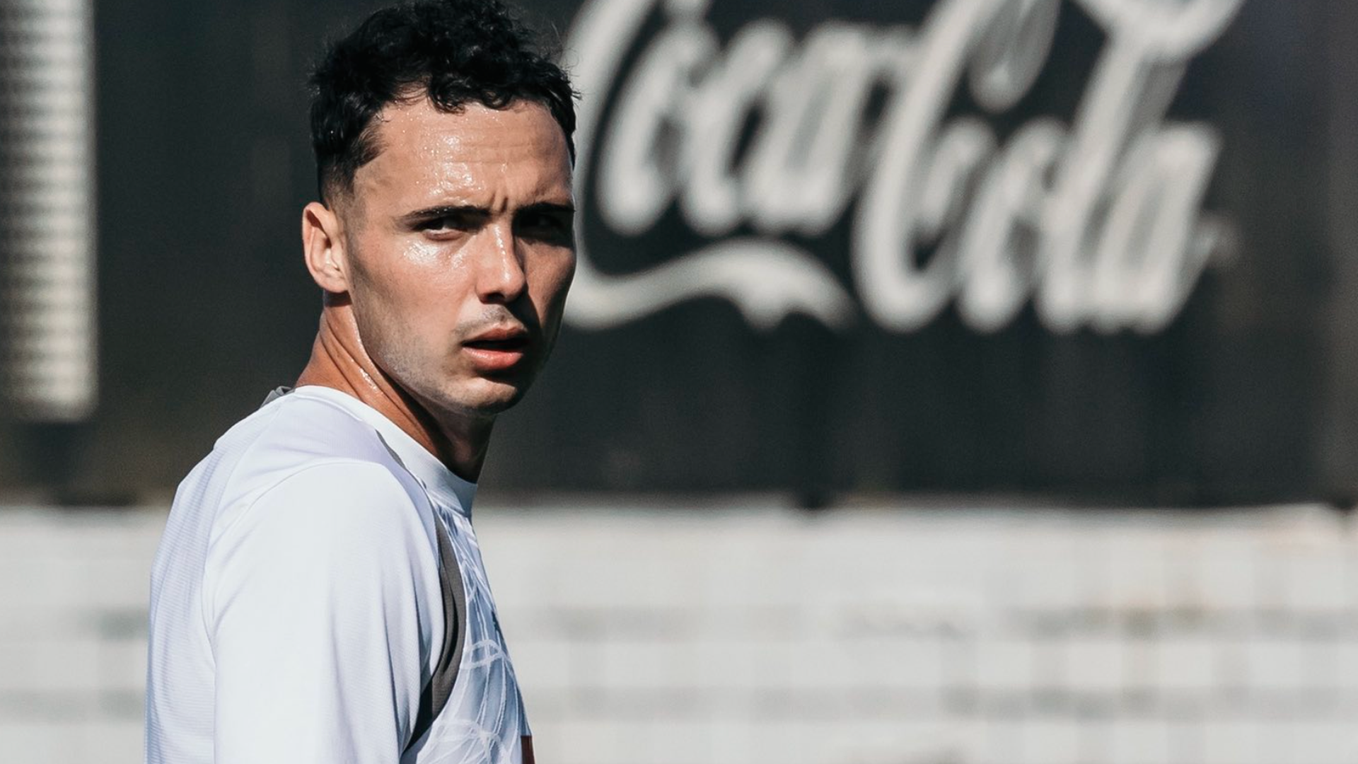 Arnau Martínez se entrena con el Valencia CF