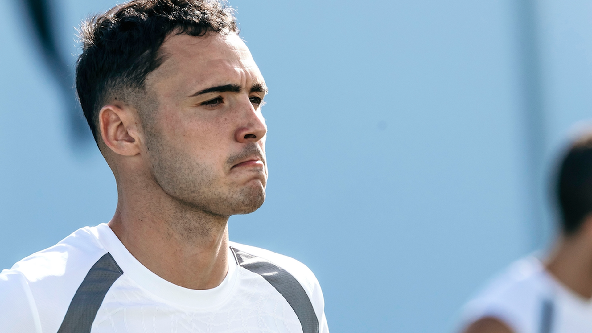 Arnau Martínez se entrena con el Valencia CF