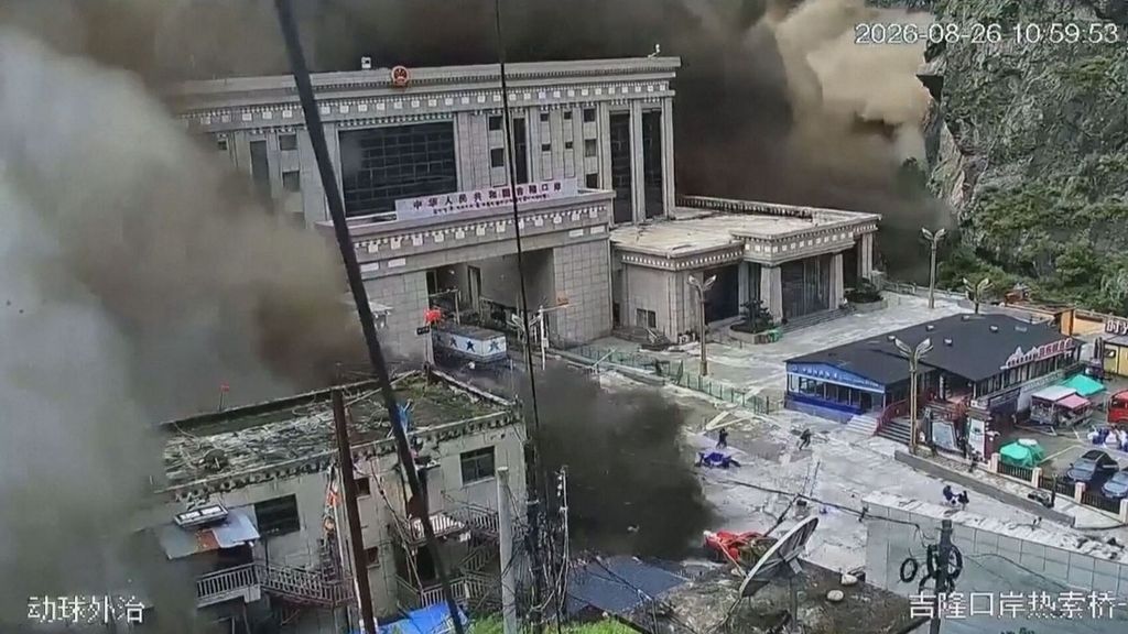 El icónico e importante edificio convertido ahora en símbolo del desastre de Nepal tras la descomunal riada: un punto fronterizo clave con el Tíbet
